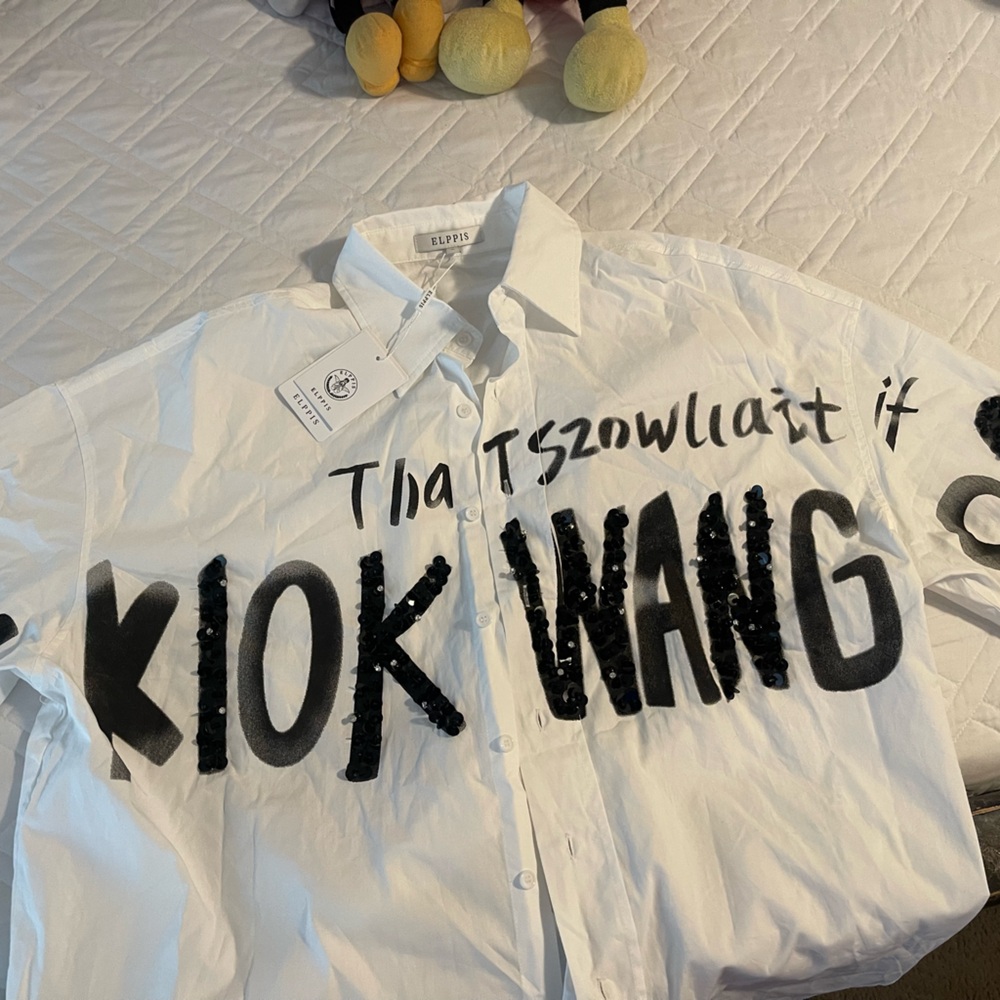 Woman White and Black sequin Graphic Shirt